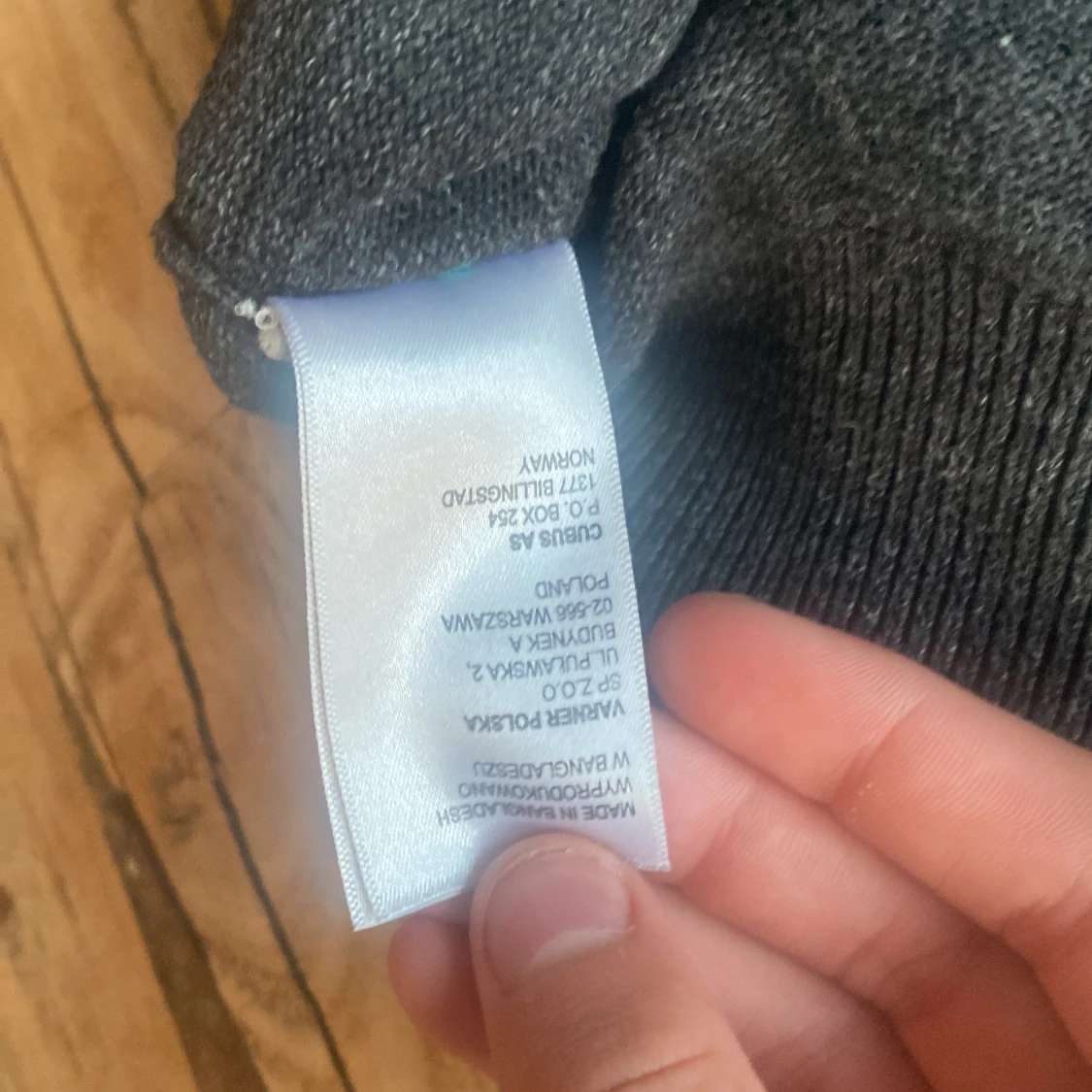 Mörkgrå hoodie från CUBUS - 2