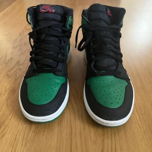 Nike Air Jordan 1 Retro High Pine Green - Bra skick. Modell: Jordan 1 ”Pine green”. 