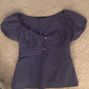 Brandy Melville topp - säljer denna topp från brandy melville, endast testad!! Nypris 329kr