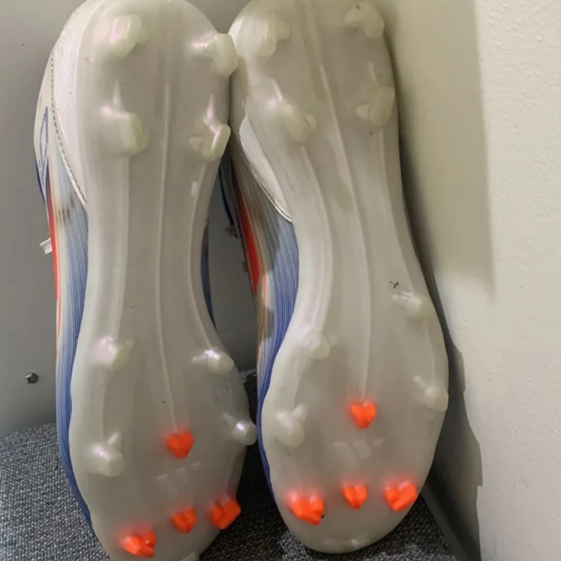 Adidas F50 blå och vita fotbollsskor - 3