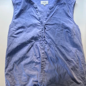 Blå blus - Superfina med fina detaljer 