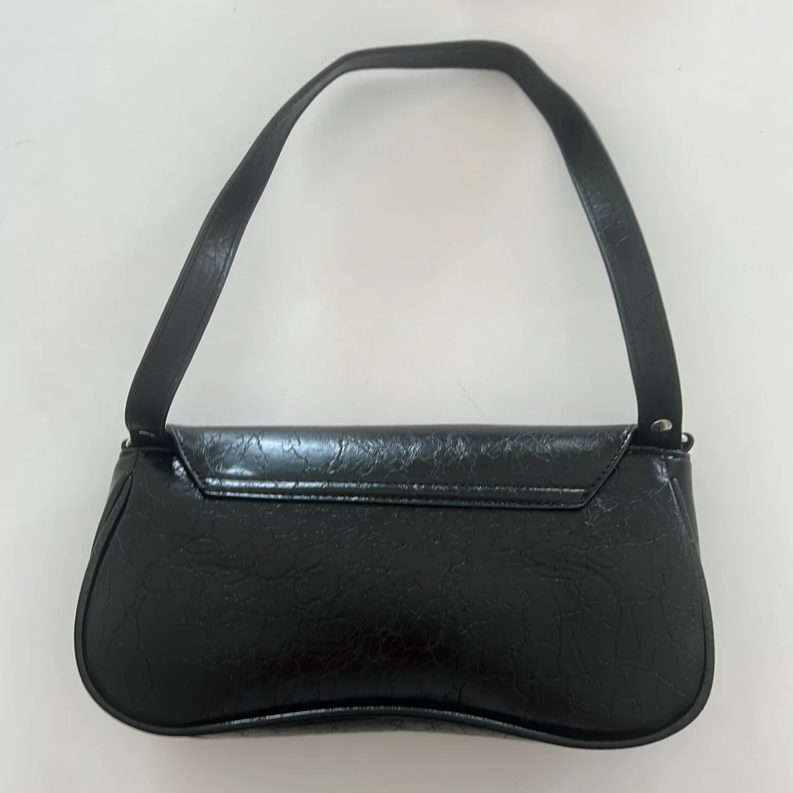 Helt ny svart axelväska i skinnimitation - 1