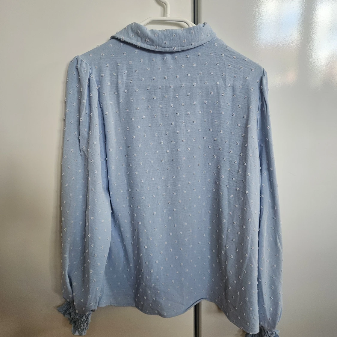 Ljusblå skjorta med struktur från SHEIN - 1