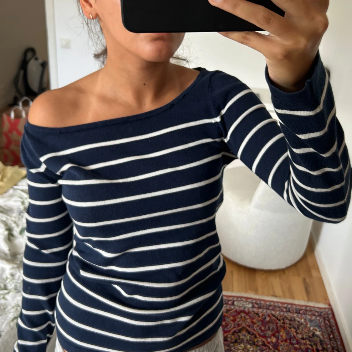 Randig offshoulder tröja - 1
