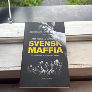 Svensk Maffia - Upptäck den verkliga världen bakom Sveriges kriminella gäng! 'Svensk Maffia' kartlägger gängens uppgång, makt och påverkan på samhället. Perfekt för dig som vill veta mer om brott, spänning och verklighetens drama.