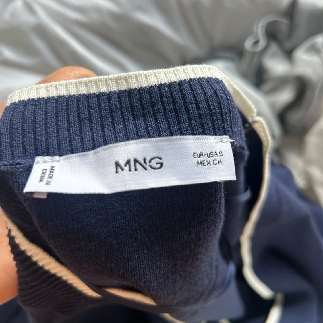 Mörkblå kofta från MNG med vita detaljer - 2