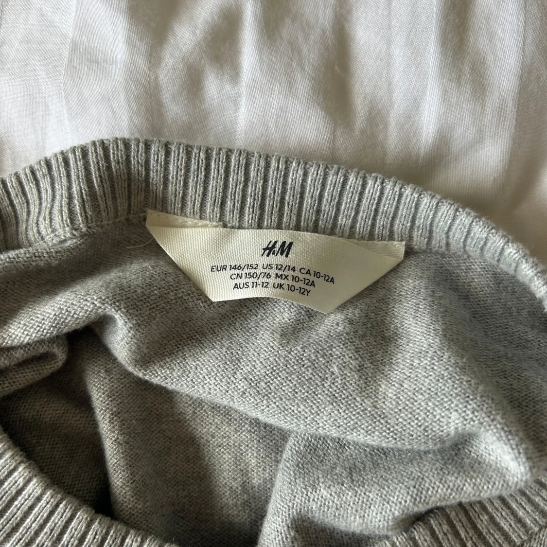 Grå stickad tröja från H&M - 1