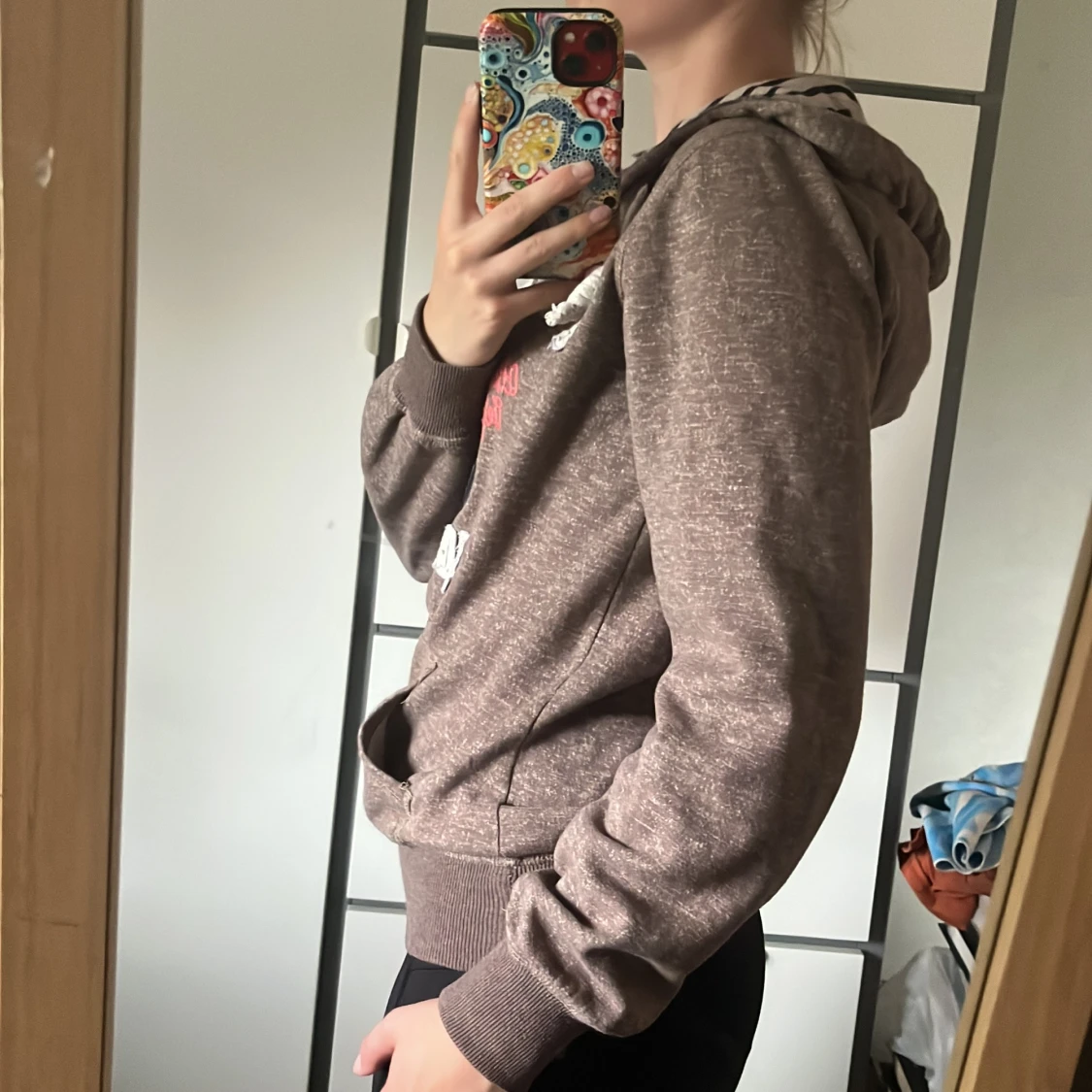 Brun hoodie med tryck  - 1