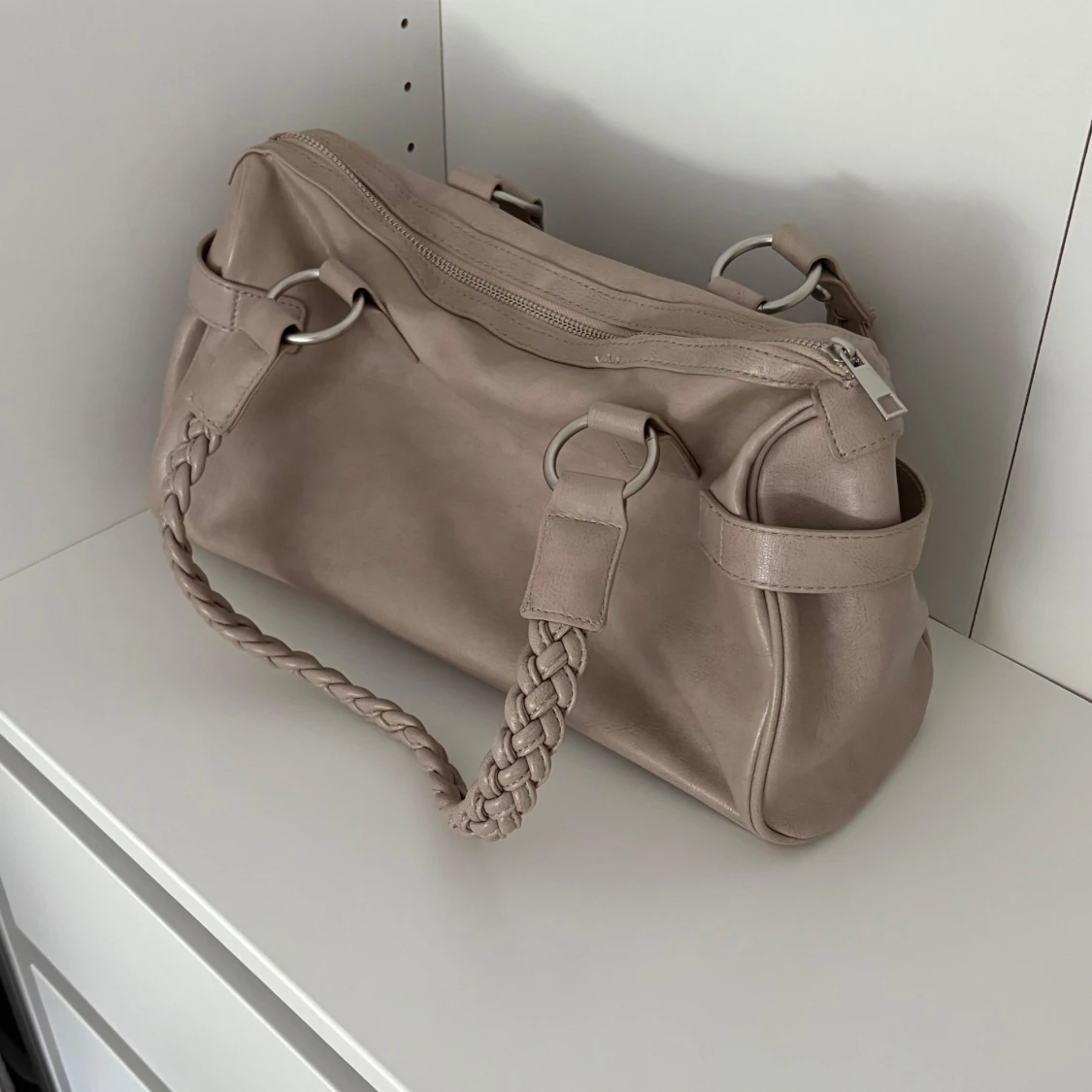 beige väska från bershka - 1