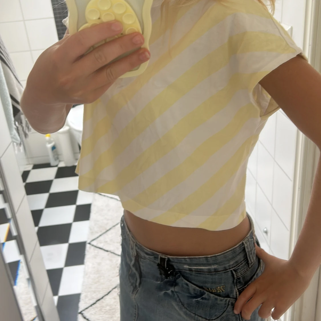 Gulvit randig croppad topp från Zara  - 1