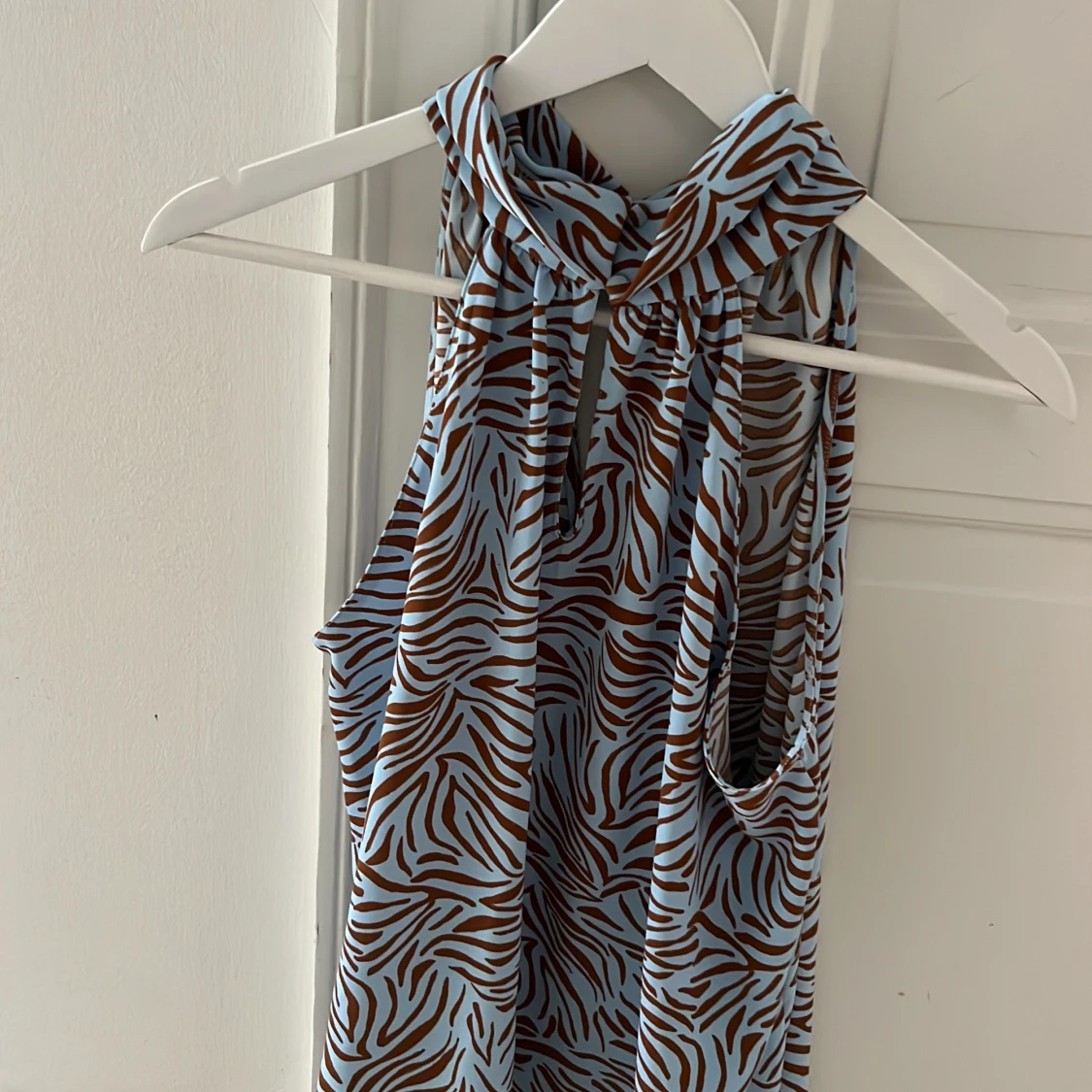 Zebramönstrad ärmlös topp från Zara - 1