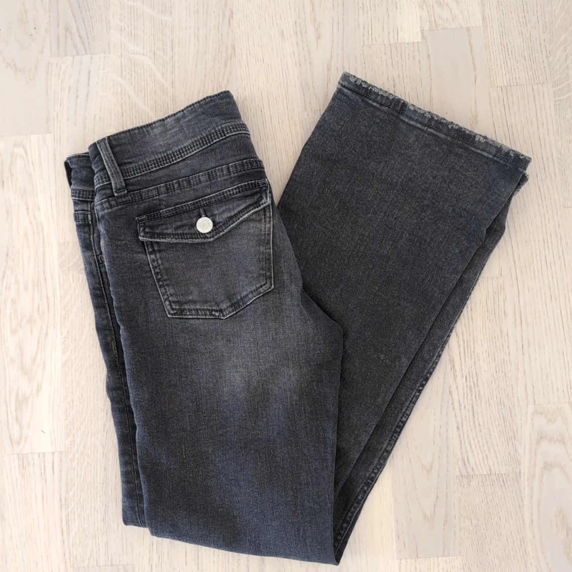 Mörkgrå bootcut jeans - 1