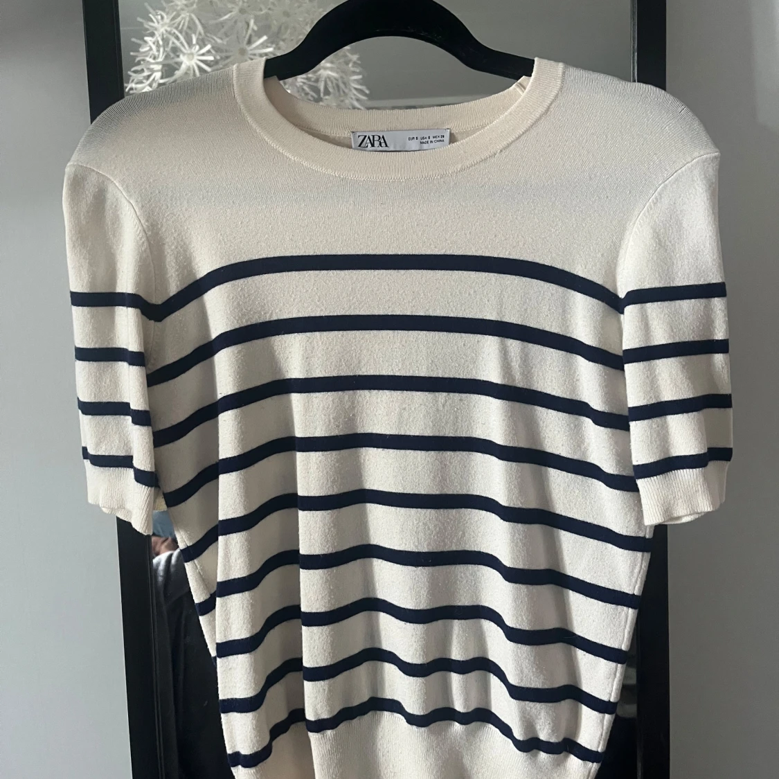 En randig kortärmad tröja ifrån Zara - 1