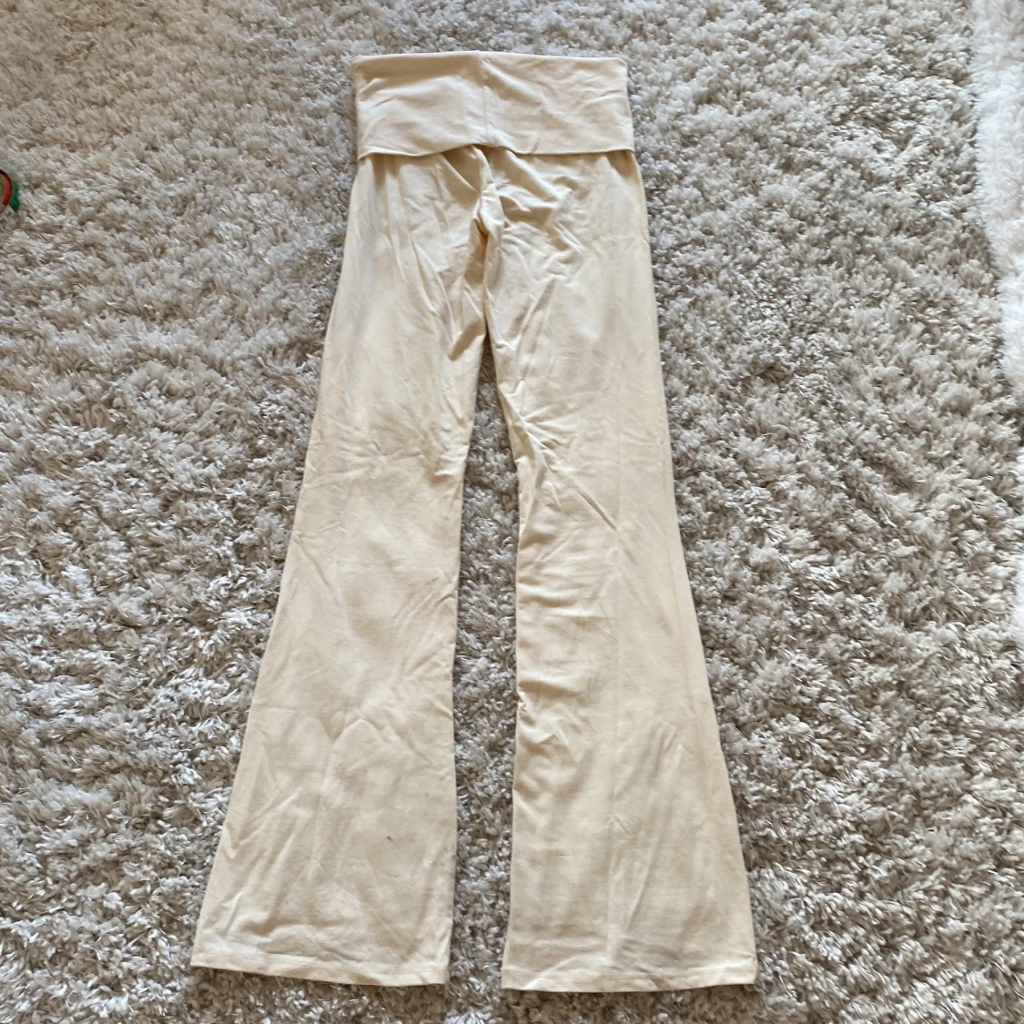 Beiga yoga pants från Gina Tricot - 1