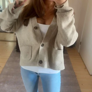 kofta - stickad kofta i storlek s från uniqlo