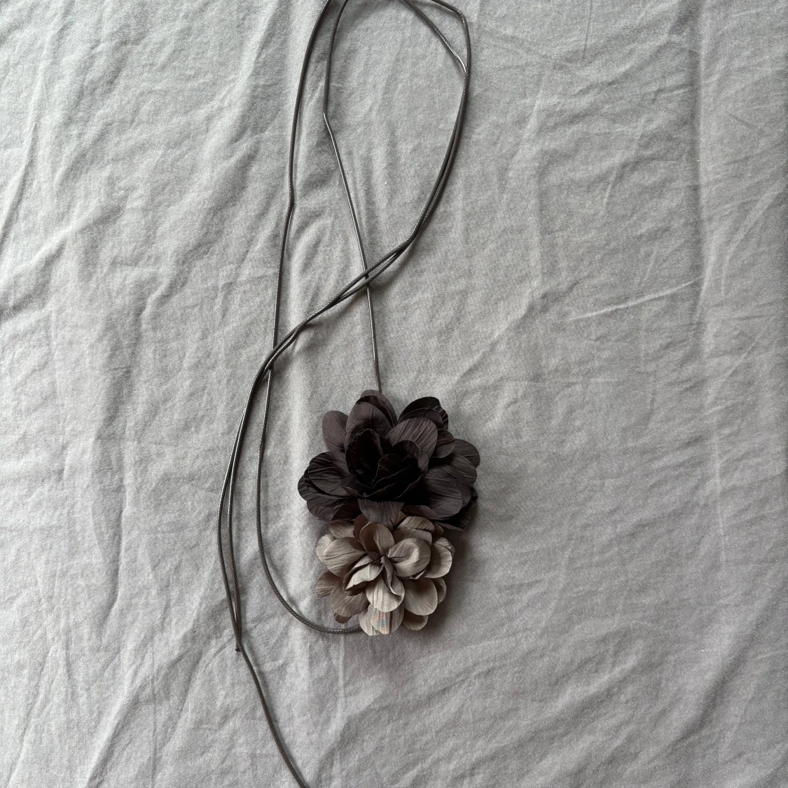 Skärp/halsband med blommor