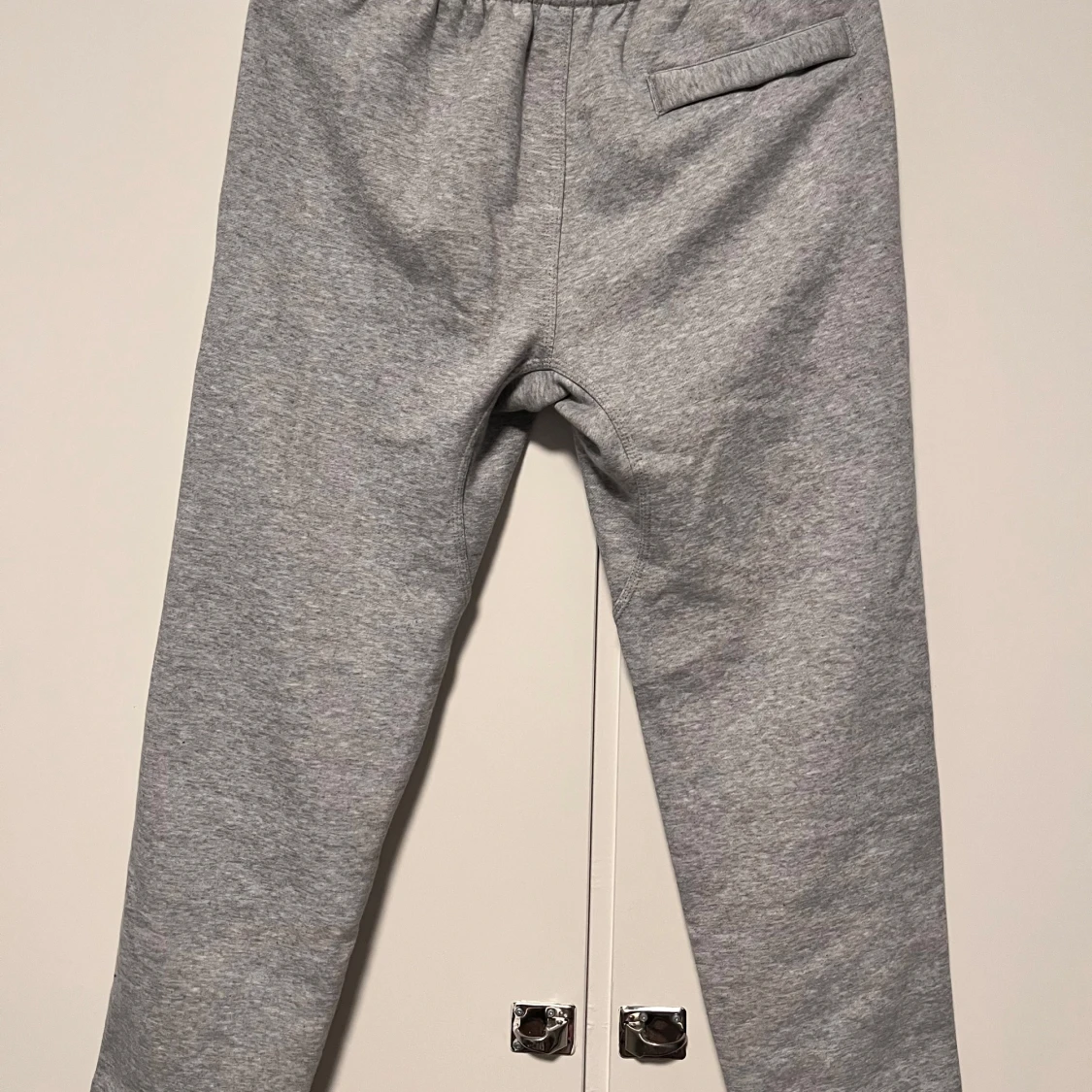 Nike grå mjukisbyxor   - 1