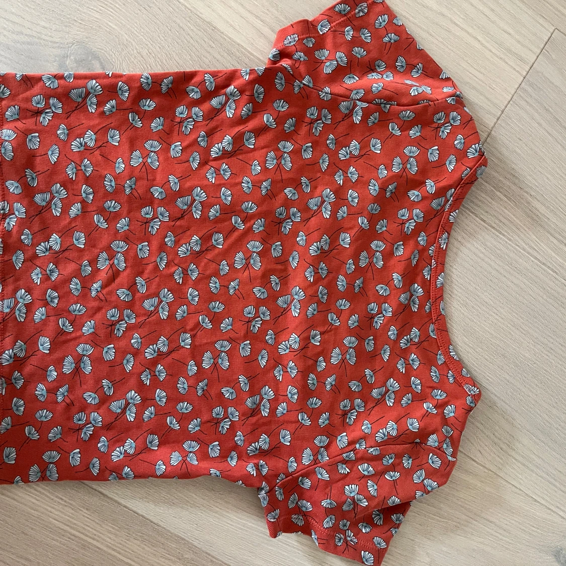 Röd blommig topp från Uniqlo - 1