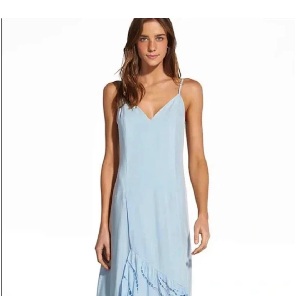 Ljusblå långklänning med volang