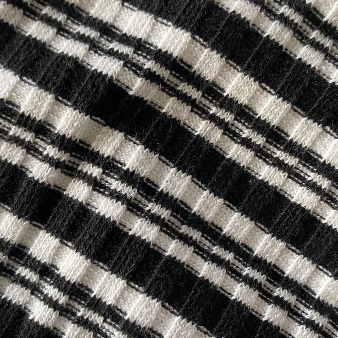 Svartvit randig croppad topp från Monki - 2