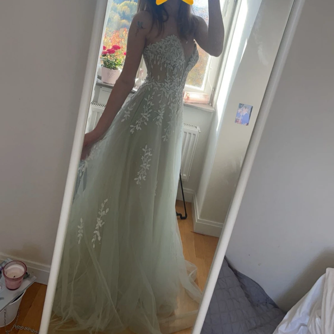 Mintgrön glittrig balklänning 