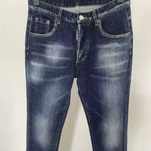 Mörkblå jeansbyxor - Snygga mörkblå jeans säljer dem pågrund av vill vara av med dem 