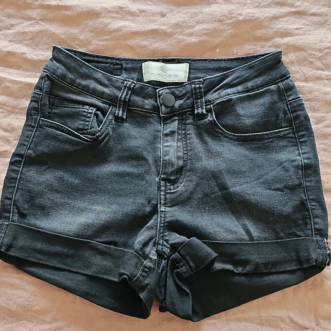 Svarta jeansshorts från Pieces