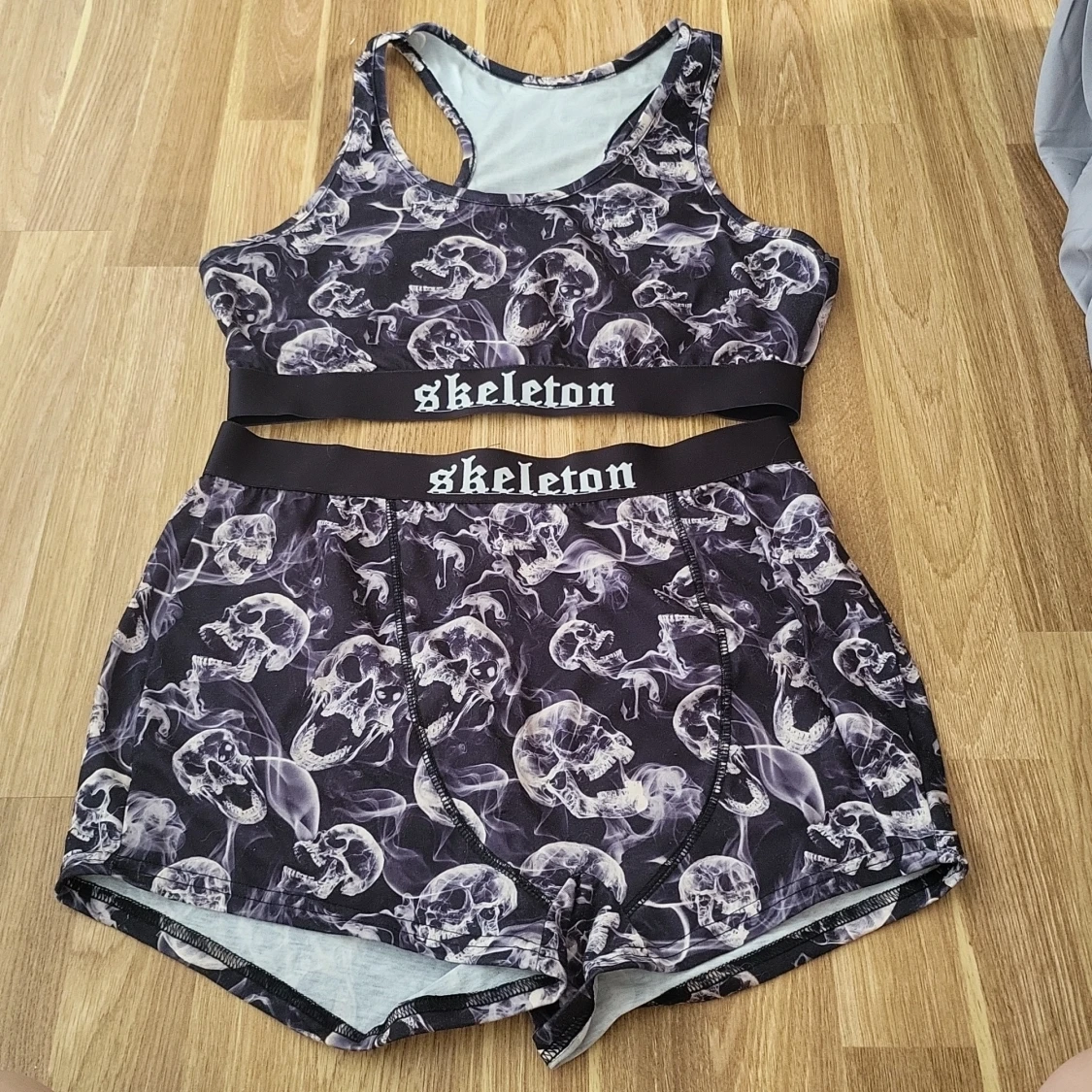 Svart träningsset med dödskallemönster från Romwe