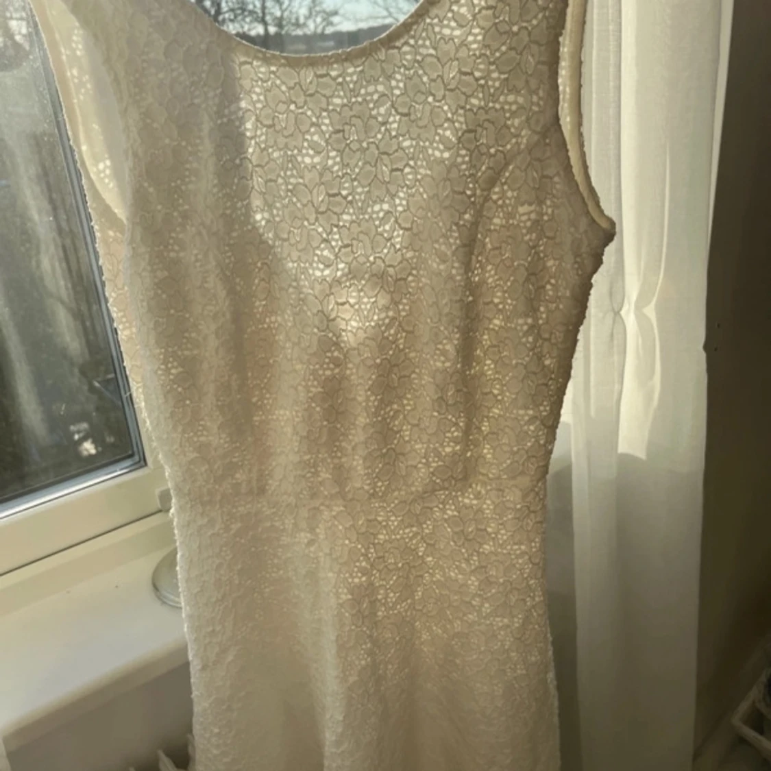 Gullig vit klänning - 3