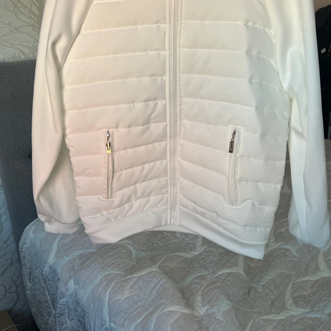 Vit quiltad jacka med dragkedja - 2