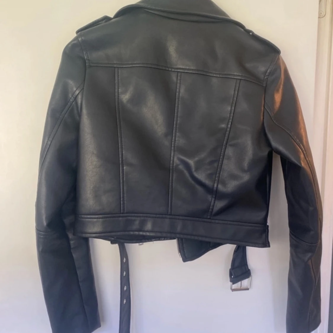 Svart skinnjacka från Stradivarius - 4