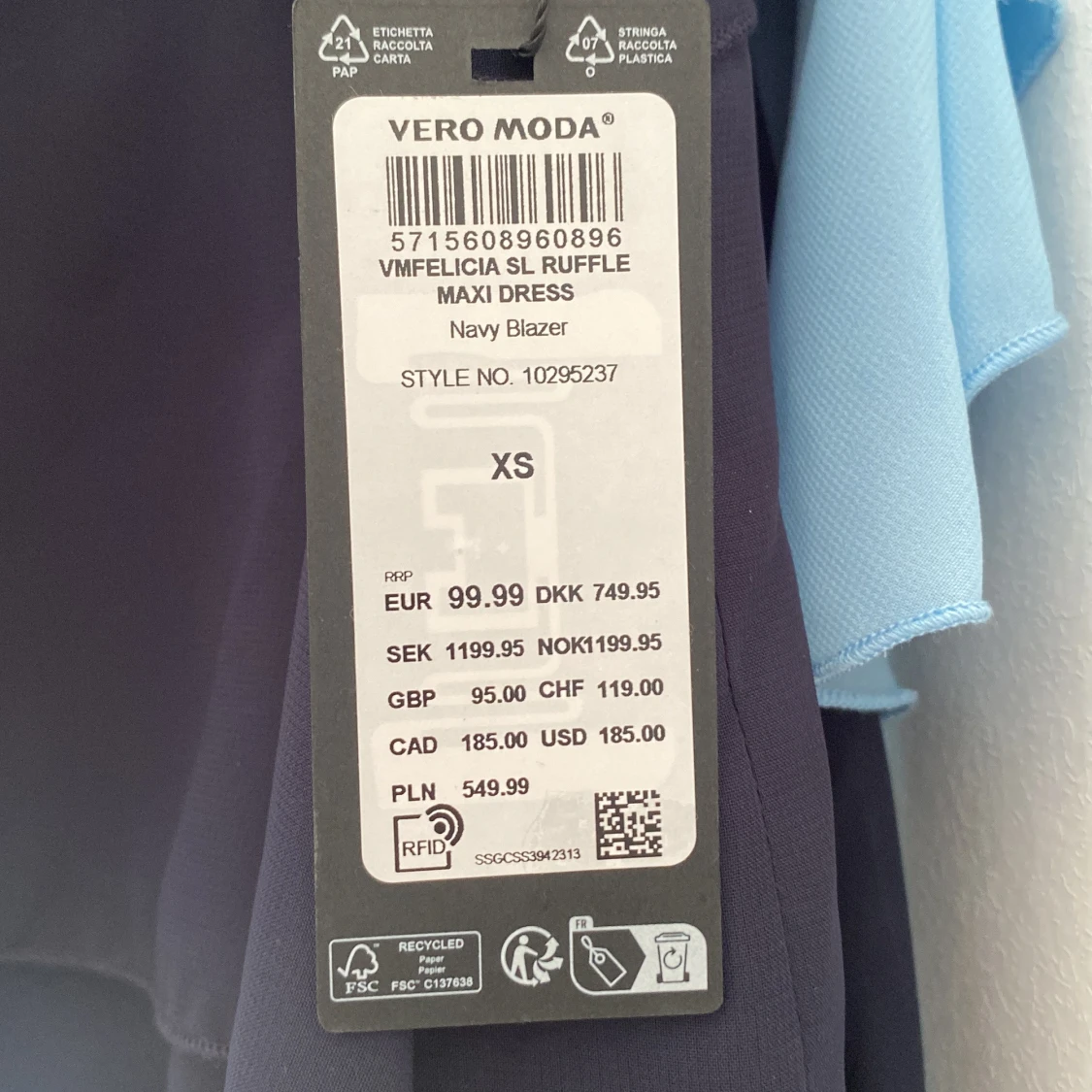 Mörkblå  balklänning från Vero Moda - 3