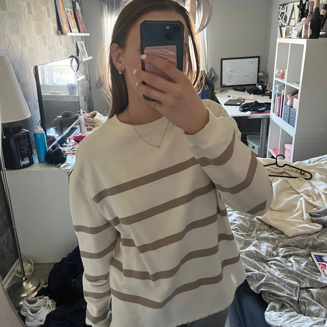 Vit och beige randig tröja från Lager 157