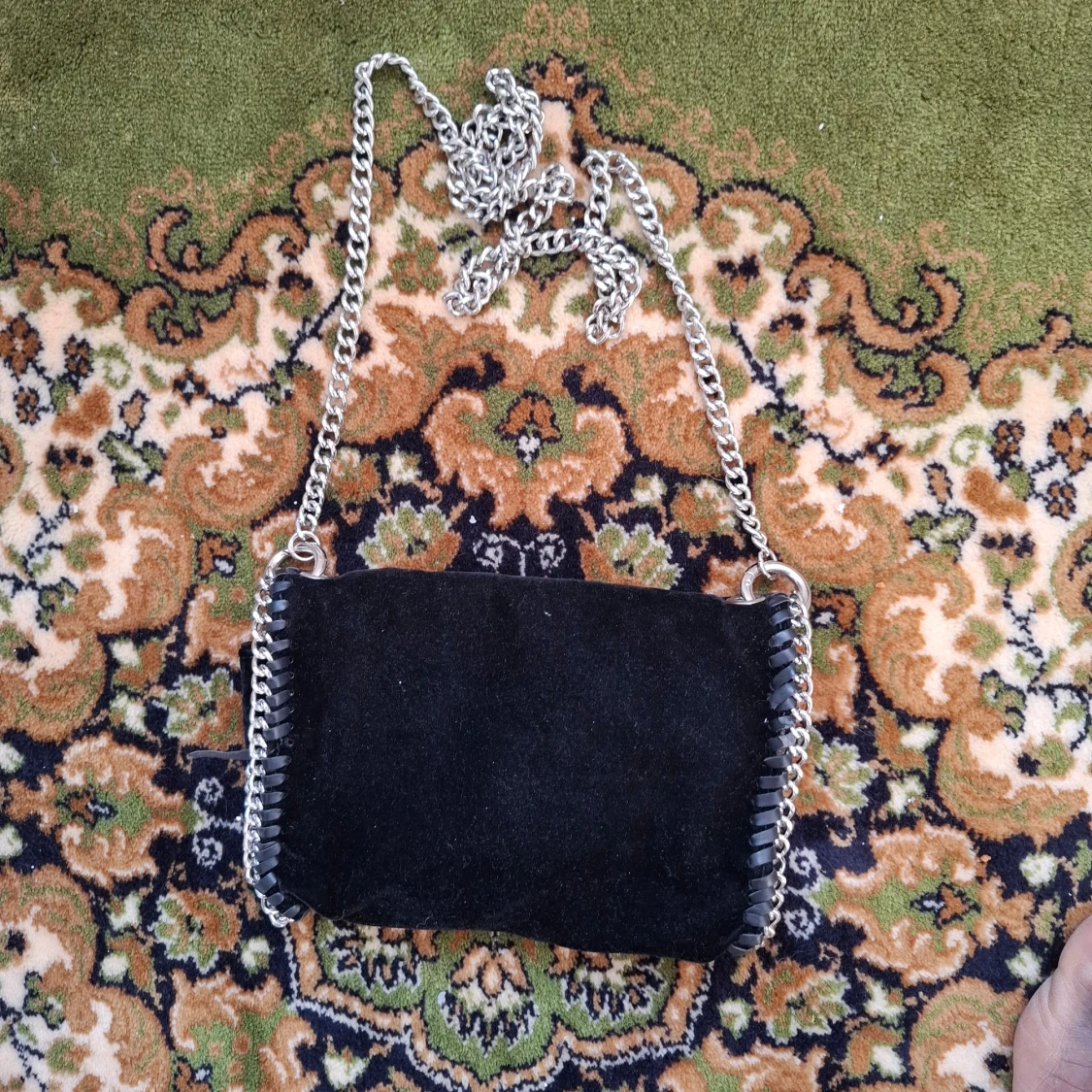 Svart axelväska med kedjedetaljer - 2