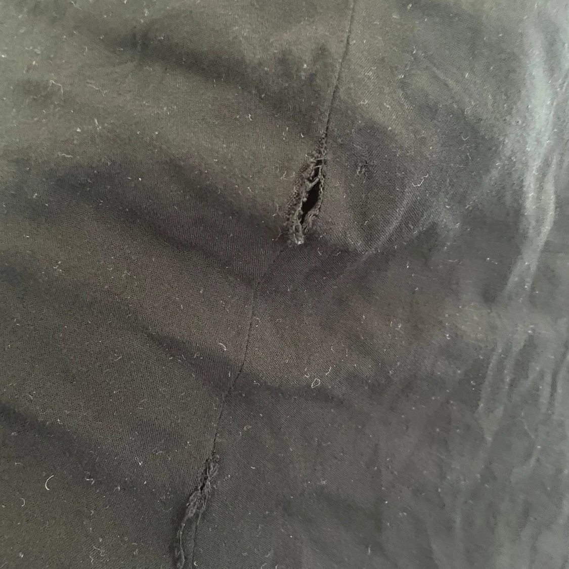 Svart kort hängselklänning med dragkedja - 4