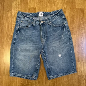 Blå jeansshorts  - Blå herr jeansshorts från Lager 157 i storlek xs
