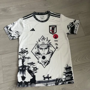 Japan fotbollströja  - Säljer en japan fotbollströja i nyskick. Storlek S
