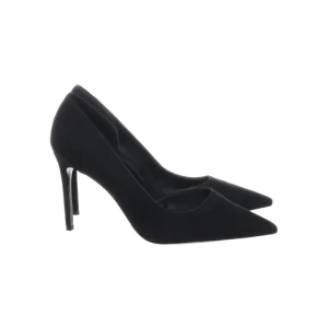 Mango Pumps  - Svarta pumps från Mango i storlek 42. De är i mycket bra skick och har endast använts för studiofotografering. Har köpts hos Sellpy. 