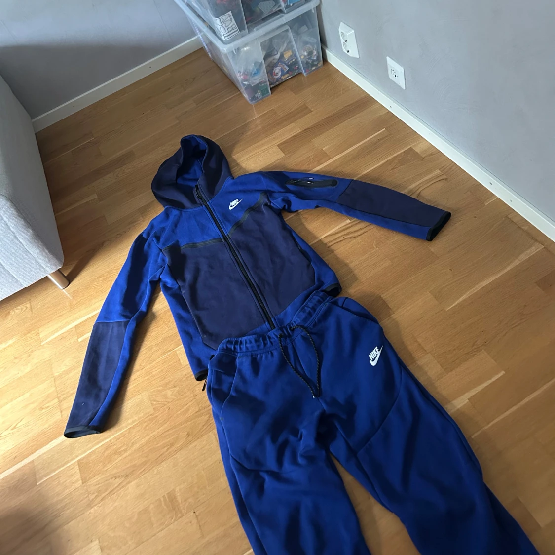 En blå nike tech skit snygg storlek S-M vuxen är inte helt säker på storlek 