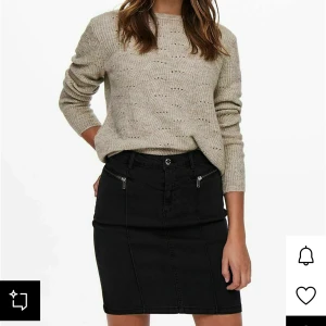 Beige stickad tröja från ONLY - Beige stickad tröja från ONLY, endast använd en gång. 🩷🩷🩷