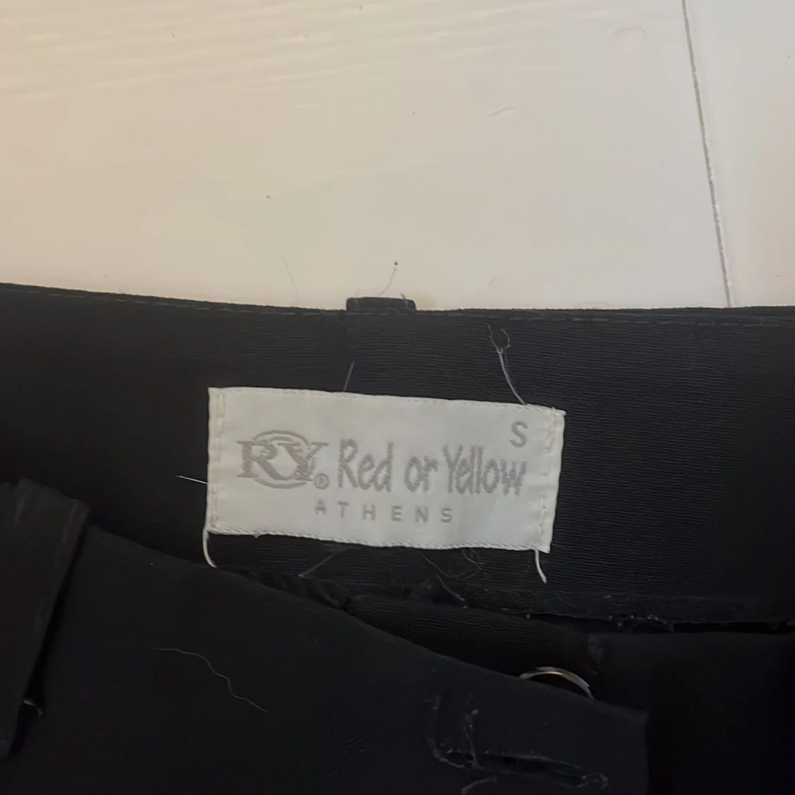 Svarta bootcut byxor Red or Yellow - 3