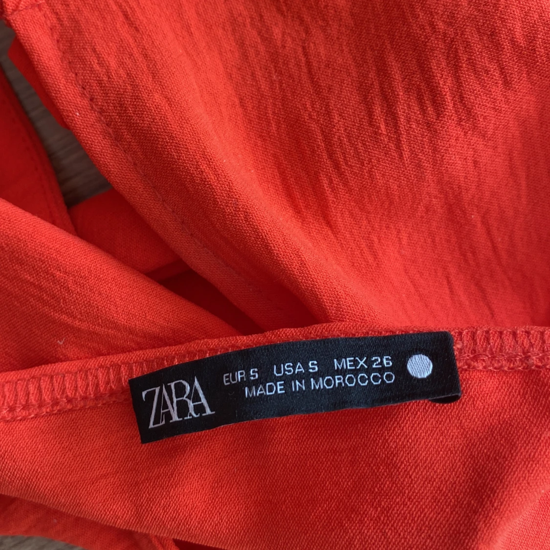 Orange knytbar halterneck topp från Zara - 2