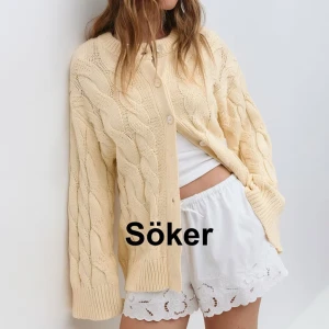 Söker kofta från Gina Tricot - Söker den här koftan från Gina tricot i den här beiga färgen i storlek XS eller S