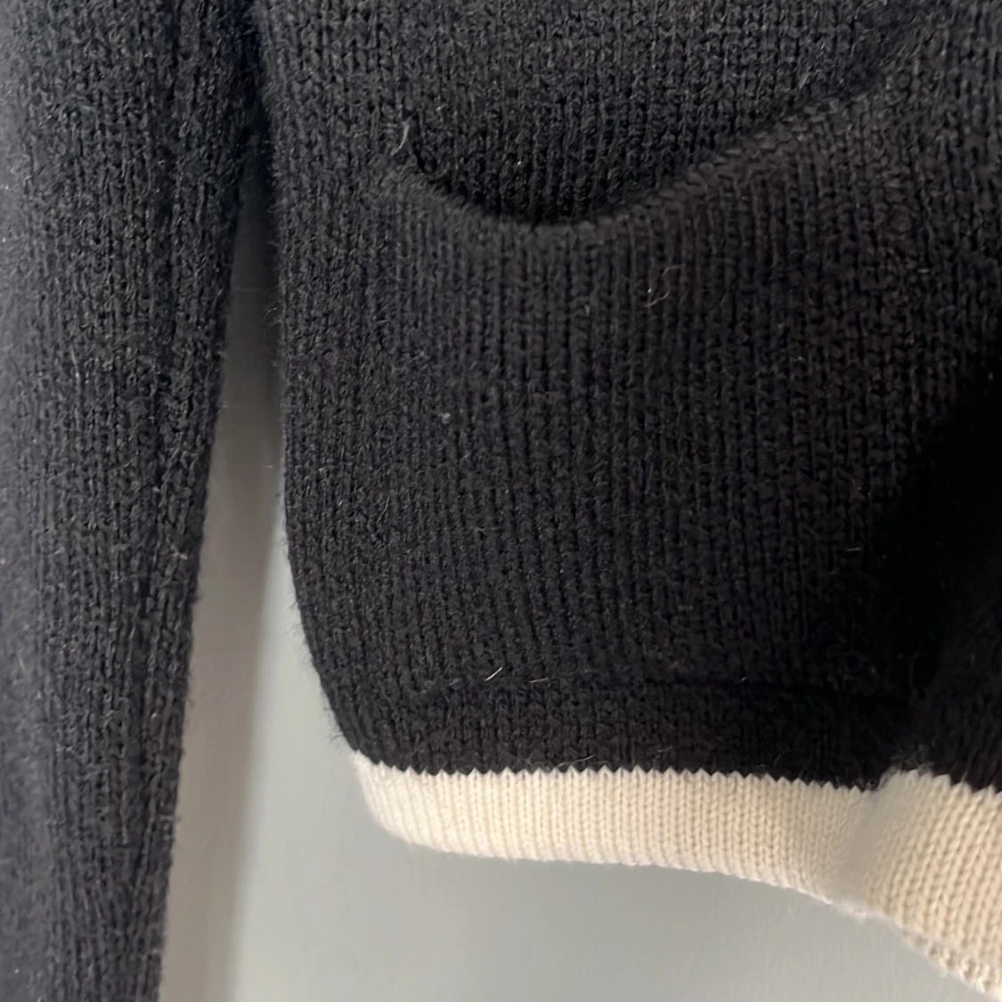 Svart kofta med guldknappar från Zara - 2