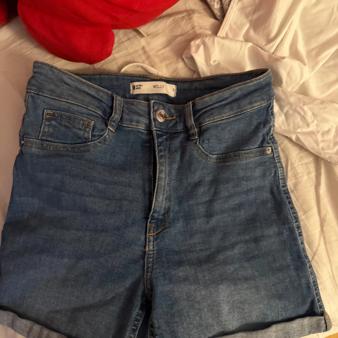 Blå högmidjade jeansshorts Molly
