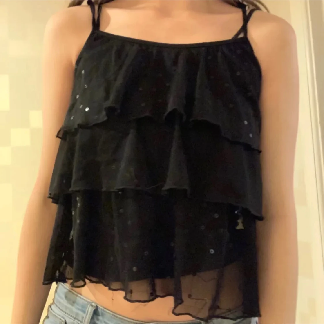 Svart volangig paljettopp Beach Guide - 1