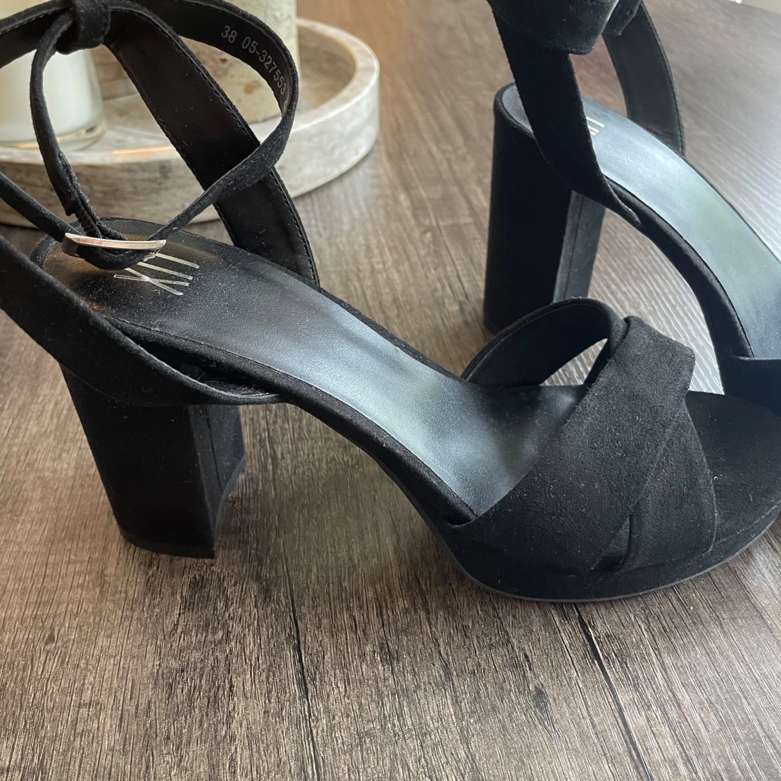 Svarta klackade sandaler från XIT - 2