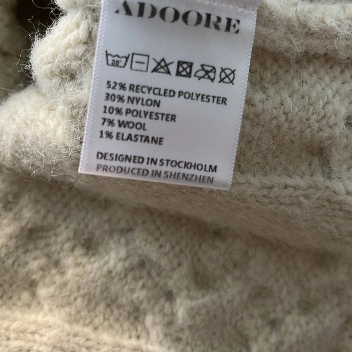 Stickad offshoulder klänning från Adoore - 4