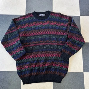 Vintage downtown grandpa sweather  - Mycket bekväm stickad tröja i ett hastigt mönster, köpt på beyond retro!! Mönstret är lite mörkare i verkligheten