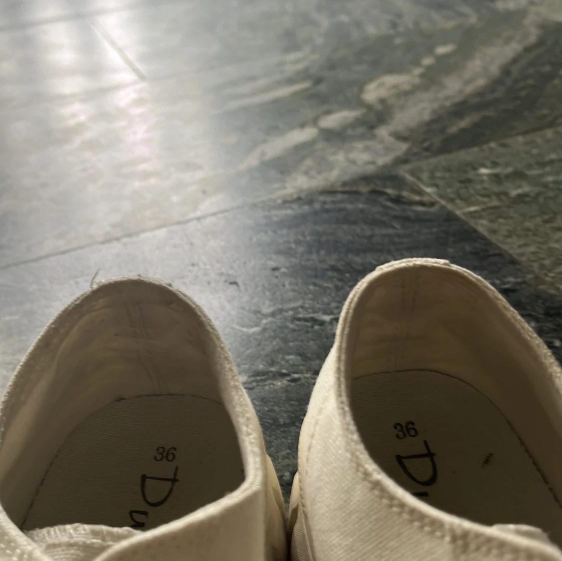 Vita sneakers från Duffy - 4